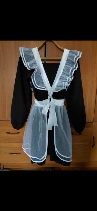 Продам платье с фартуком для выпускницы.