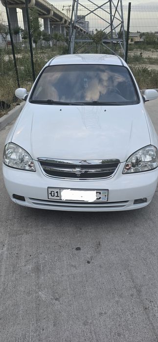 Lacetti 1.8 sotiladi