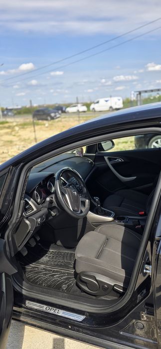 Opel Astra J 2011