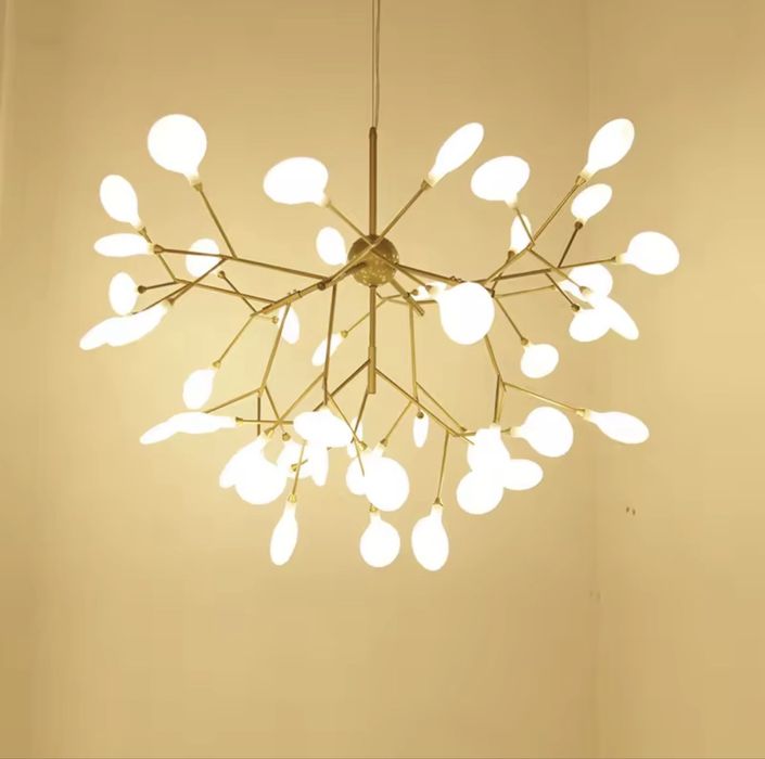 Lustra aurie de design