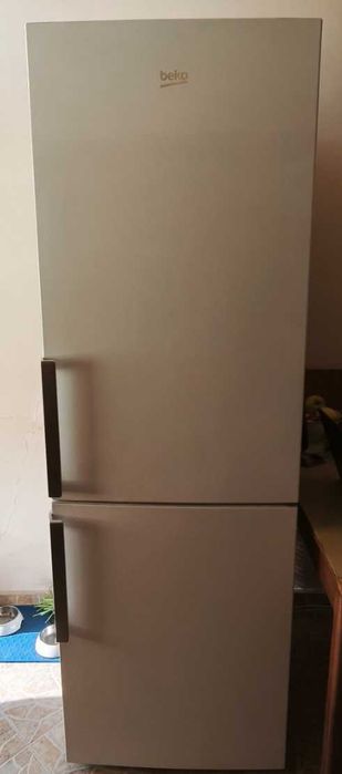 Продавам хладлник Beko