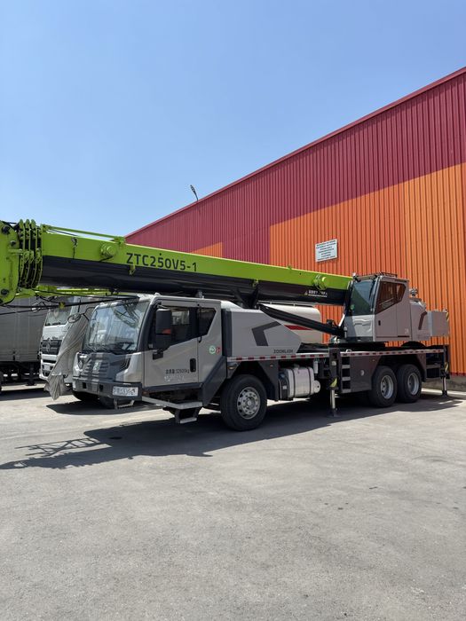 Avtokran ZOOMLION ZTC250V toshkenda tayyor