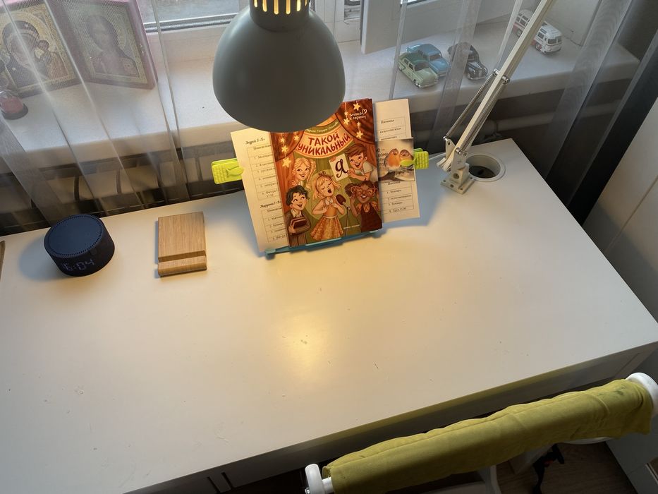 Продаю письменный стол серии Микке ИКЕА