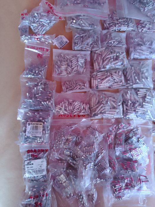 Lot sigurante ceramice/sticla diferite valori, noi , calitative Spania