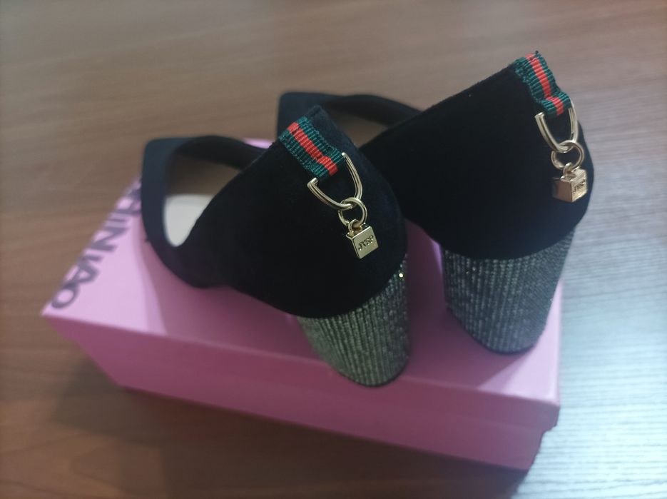 Замшевые туфли. Gucci