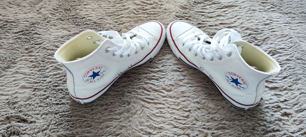 Vând tenesi înalți converse, mărimea 37