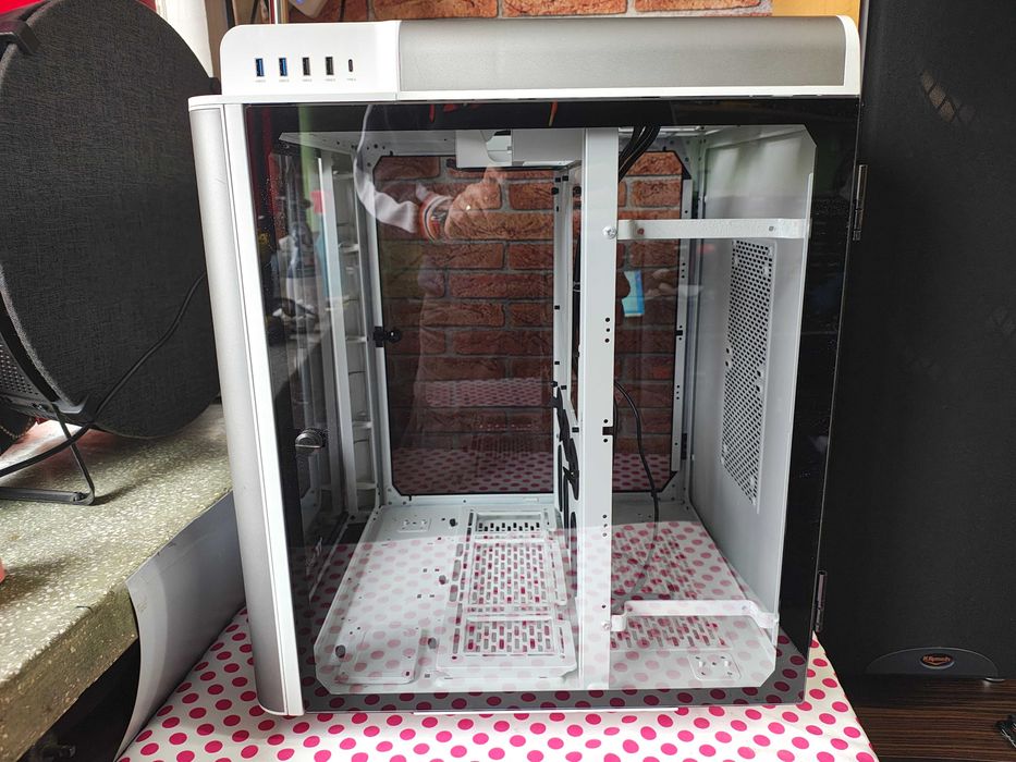 Carcasa Thermaltake Level 20 HT Snow Edition.