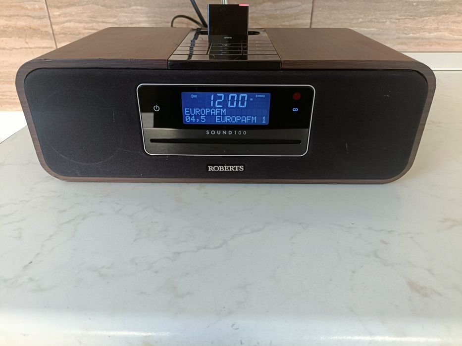 Roberts Sound 100, radio FM, CD player, dock ipod, auxiliar in, USB
