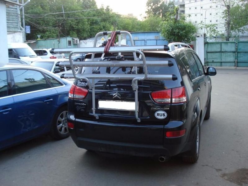 Suport biciclete Menabo Logic 3 pentru 3 biciclete cu prindere pe haio