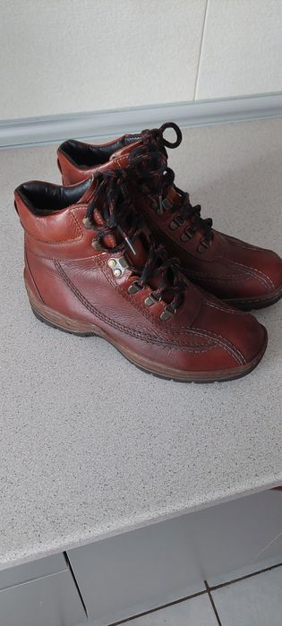 Ghete   de   piele