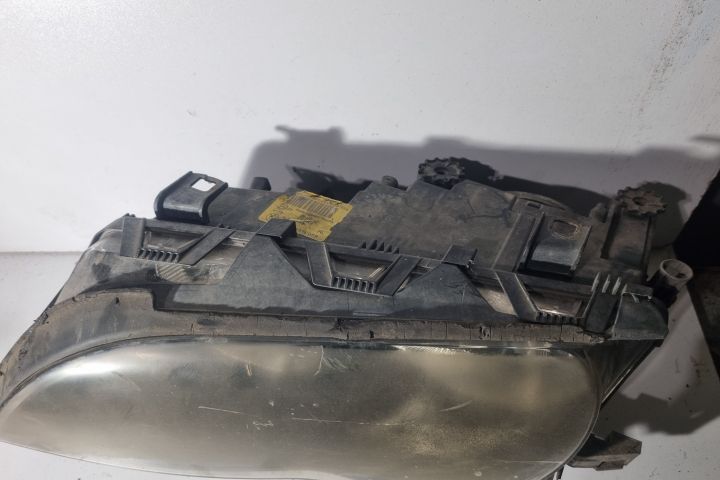 Far stanga BMW Seria 3 E46