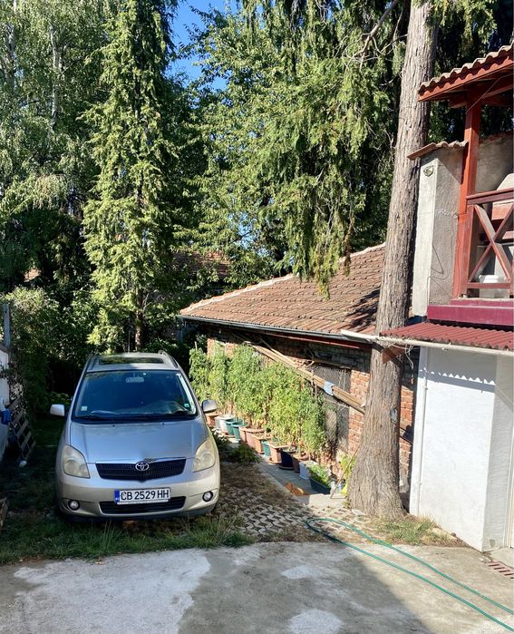 Продавам Тойота Корола Версо