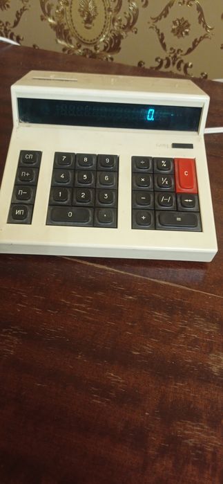 Винтажный калькулятор "Электроника МК-42", СССР. Размер 17х21х7см.