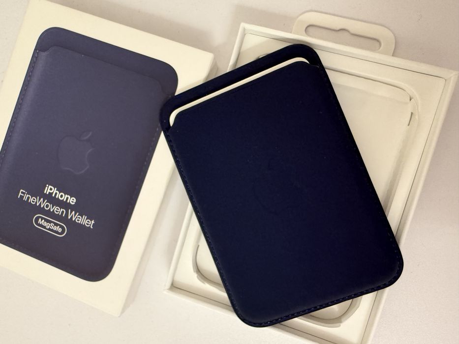 Vand Apple Wallet original, FineWoven Deep Blue pentru iPhone