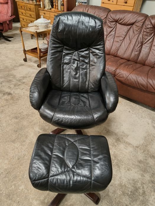 Relax кресло с отоманка от естествена кожа
