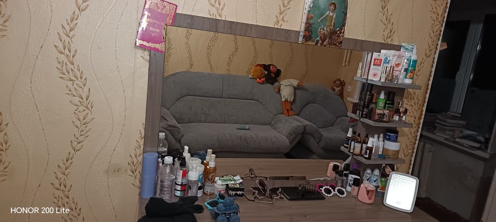 Продам туалетный столик