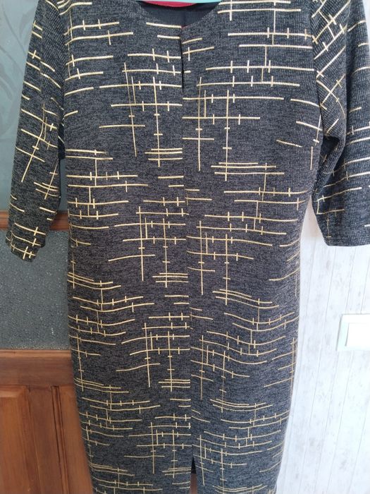 Продаю платье б/у для женщин