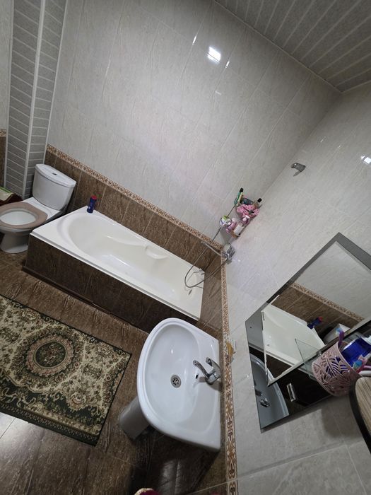 Кибрай тум. Дурмон Қ.Ф.Й. Бирлик мах. 6 сот. 6 хонали уй сотилади.