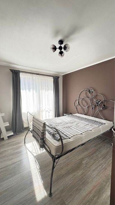 Chirie apartament 3 camere si 2 parcari Sesul De Sus Floresti