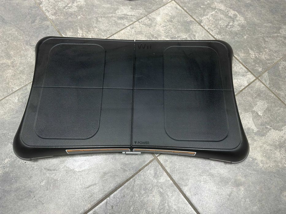 Nintendo Wii Balance Board + играта Wi Fit