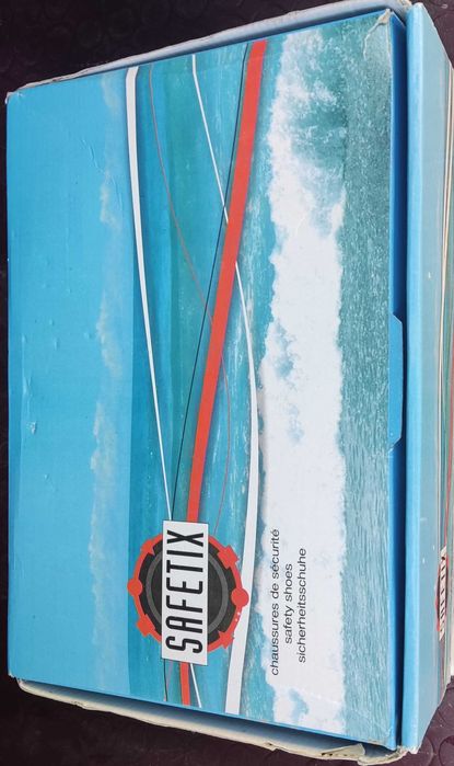 Продавам работни обувки с метално бомбе отпред