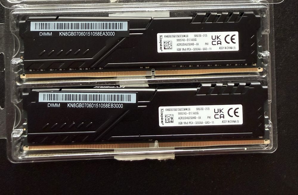 Kingston Fury 16GB DDR4-3200 2x8GB KF432C16BBA/8 с гаранция