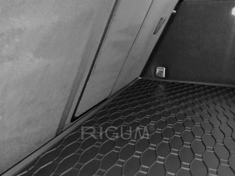 Гумени стелки и багажник AUDI Q3 от 2011 до 2018г.