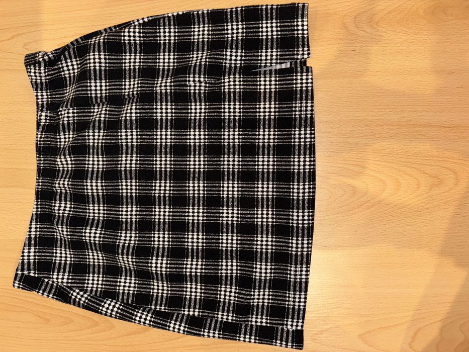 Дамска пола с цепка