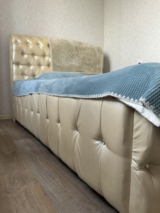 Диван сатылады честр кожа