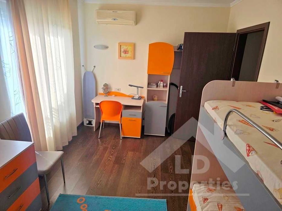 Апартамент с две спални в затворен комплекс в Златни пясъци