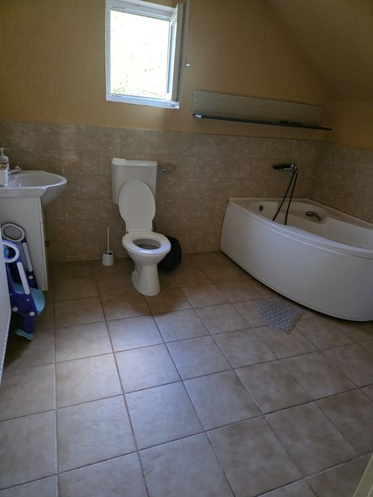 Inchiriez casa 178 mp Utvin