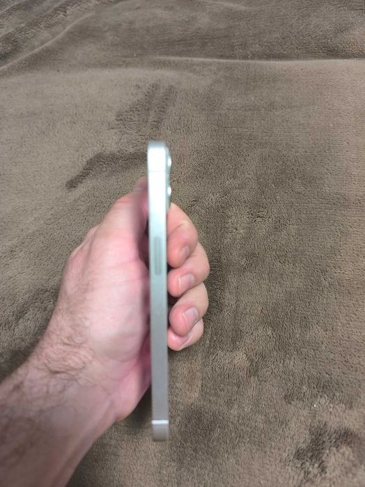 iPhone 13 в отличном состоянии