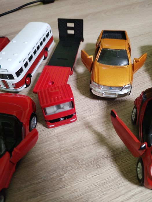 Колички продавам или разменям за hot wheels.