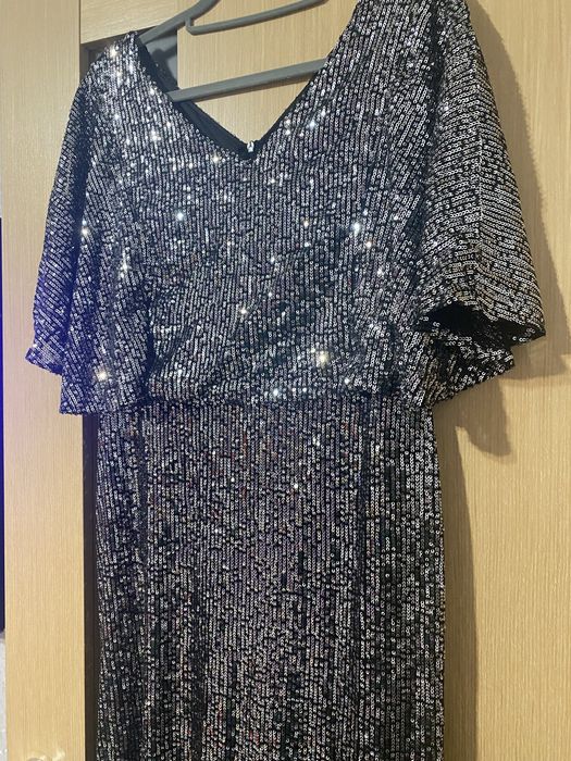 Вечернее платье с пайетками