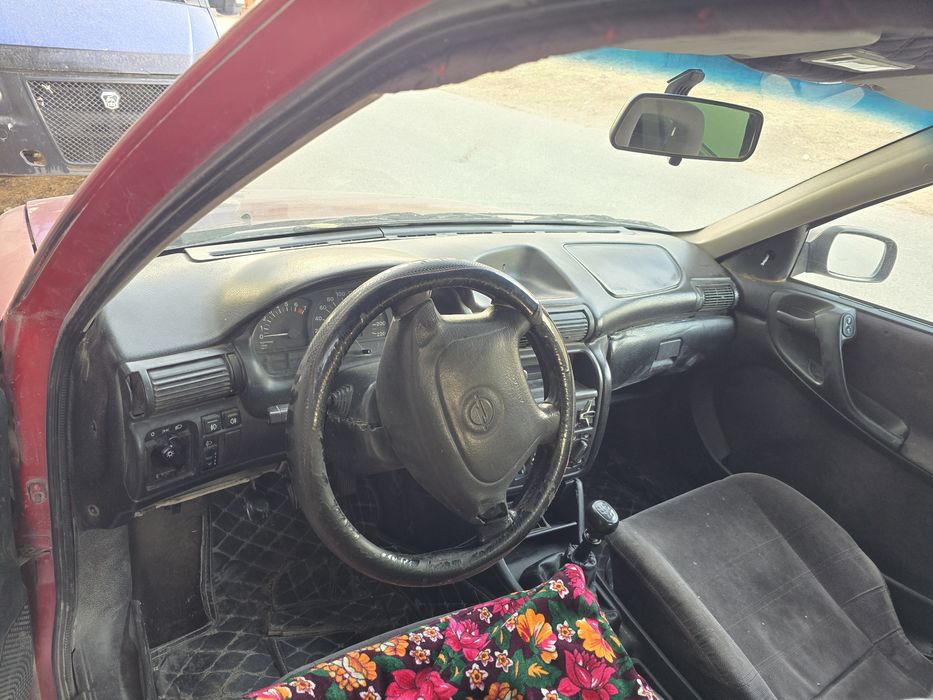 Опель астра 1,6 мона