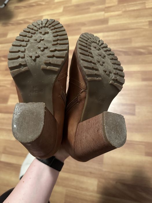 Botine maro Bershka, 39, ca noi
