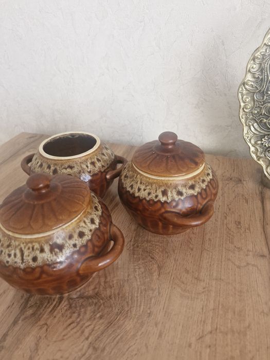 Керамические горшки.