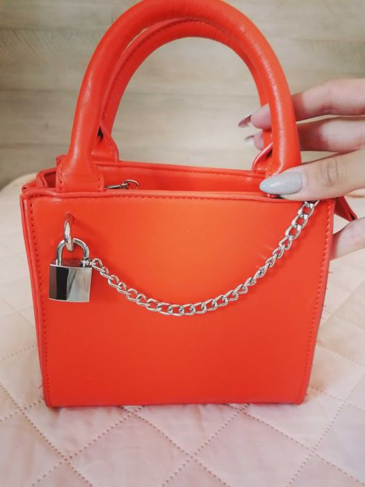 Уникална кокетна малка чантичка