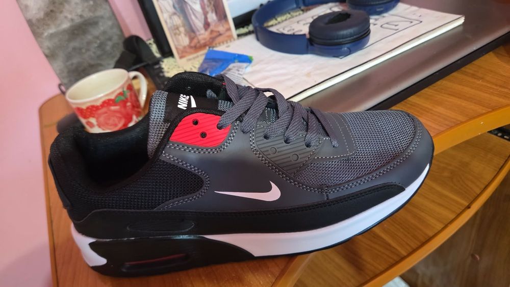 Adidasi nike de vinzare