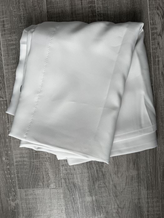 Draperii albe cu inel