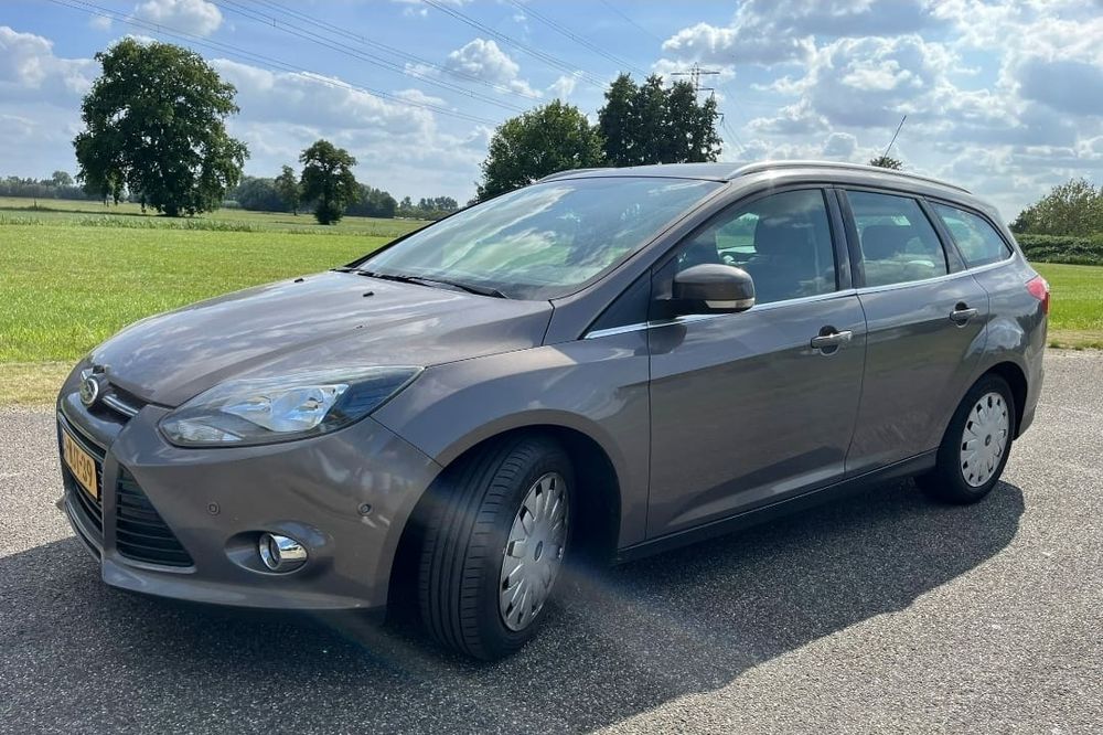 Ford Focus 1.6 Dci 105 cp Euro 5Titanium 2013.06  Led-Navi-Jante R16