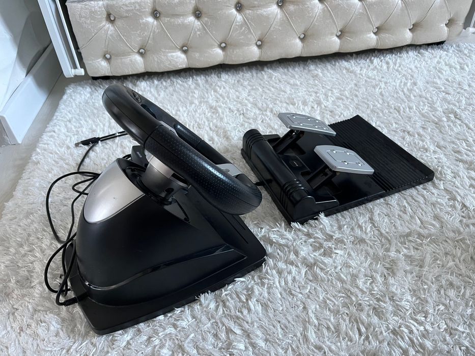 Волан и педали за PlayStation 4