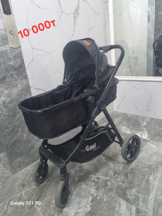 Продам 2 пэколяски Chicco и вторая черная и ходунки-трансформер