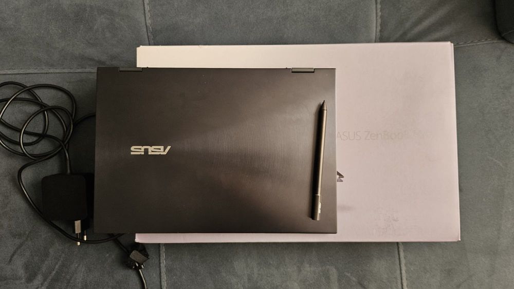 *Laptop 2 în 1 ASUS ZenBook Flip 13 UX363**, în stare excelentă, nou