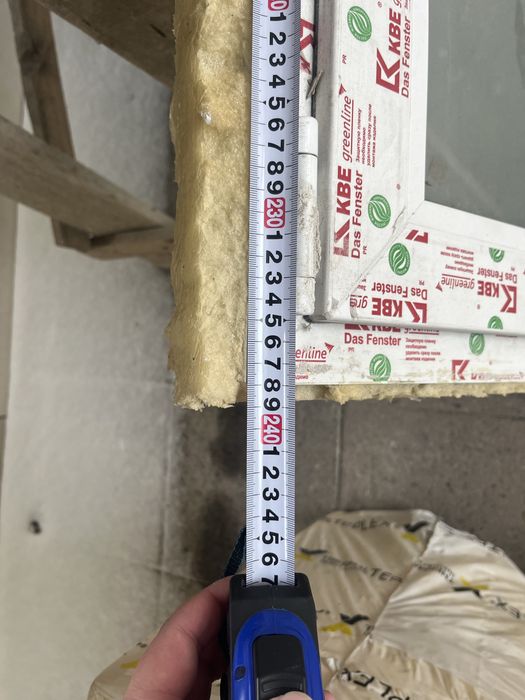 Продам пластиковую дверь с окном