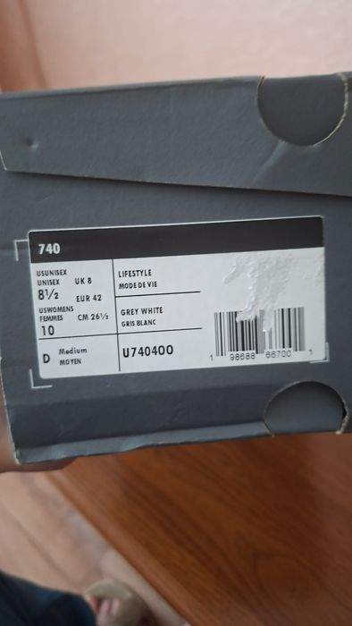 продам кроссовки новые