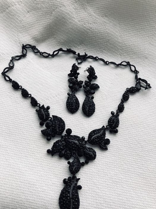 Набор колье и серги бежютерии