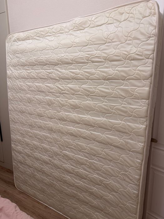 Матрас б/у в отличном состоянии