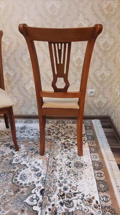 Стулья гостинные в комплекте.