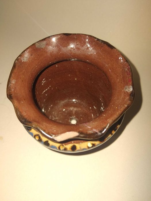 Лот 2 броя керамични саксии – битов стил (със забележка)